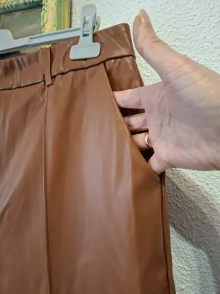 Pantalón polipiel marrón talla XXL
