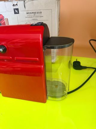 Cafetera Nespresso Krups Inissia Roja