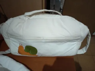 Canastilla con bolsa maternidad, saco y cambiador