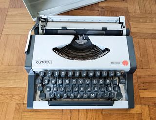 Máquina de escribir Olympia Traveller
