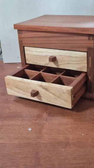 Joyero de madera Sapelly y Roble