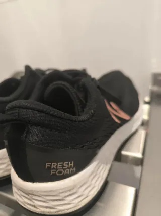 Zapatillas New Balance Negras y Rosas