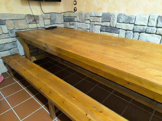 Mesa txoko 3m madera maciza + 2 bancos