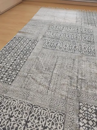 Alfombra rectangular patchwork gris y blanco