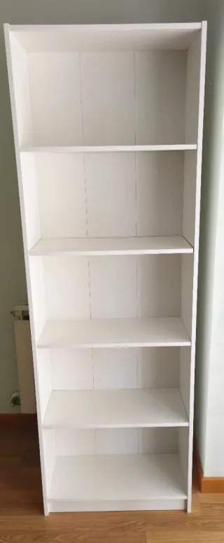 Estantería blanca de madera