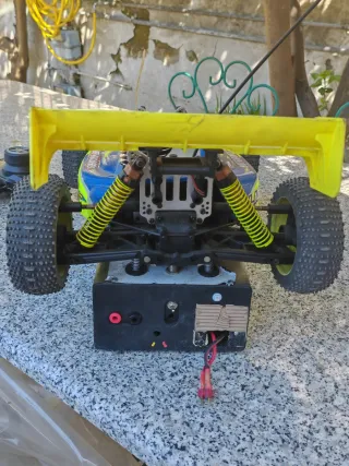 Modellino Auto a Motore Hot Bodies con radiocomand