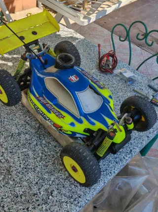Modellino Auto a Motore Hot Bodies con radiocomand