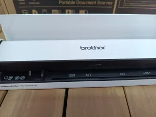 Brother DS940DW. Scanner portatile per documenti A4