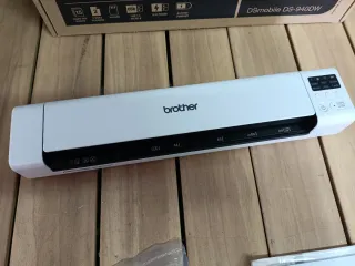 Brother DS940DW. Scanner portatile per documenti A4