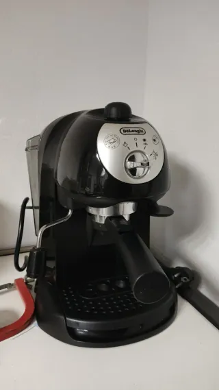 Cafetera DeLonghi Negra