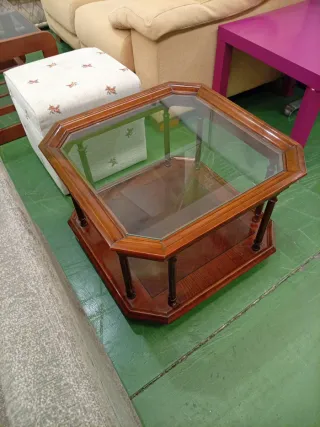Mesita de centro de madera y cristal