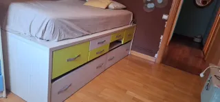 Armario y cama con cajones muy espaciosos y practi
