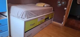 Armario y cama con cajones muy espaciosos y practi