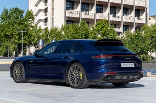 Porsche Panamera 4 E-Hybrid Sport Turismo 2022.