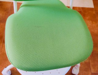 Silla de escritorio verde y blanca