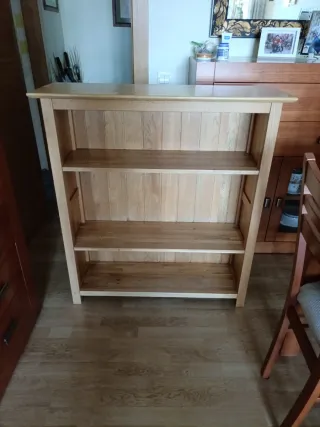 Librería de madera estilo nórdico