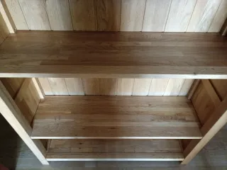 Librería de madera estilo nórdico