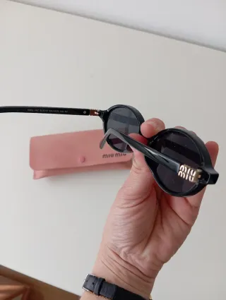 Gafas de sol Miu Miu negras