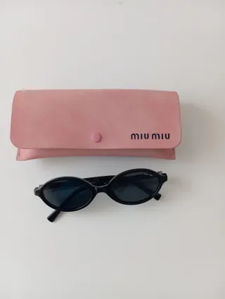 Gafas de sol Miu Miu negras