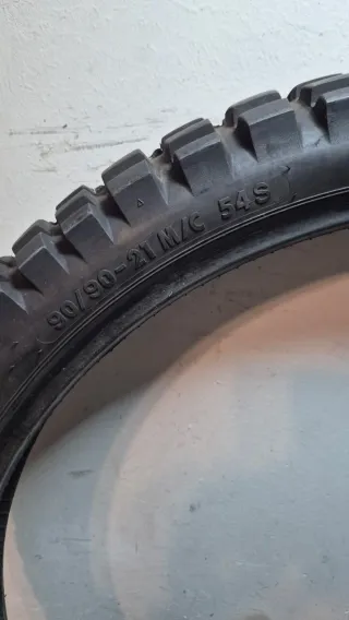 Neumático Continental TKC 80 90/90 21 delantero