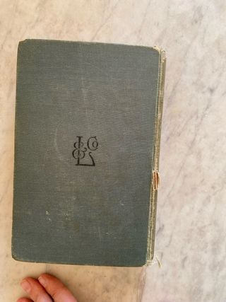 Libro en inglés sobre la historia de Inglaterra.