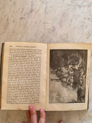 Libro en inglés sobre la historia de Inglaterra.