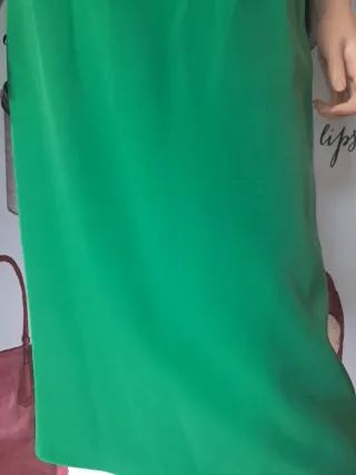 Vestido verde Olimara con cinturón con perlas