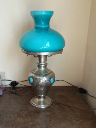 Lámpara de mesa plata y turquesa
