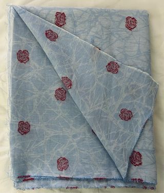 Tessuto Misto Cotone con Rose Ricamate