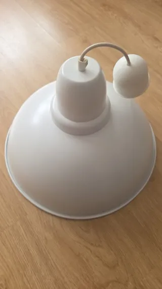 Lámpara de techo metálica blanca