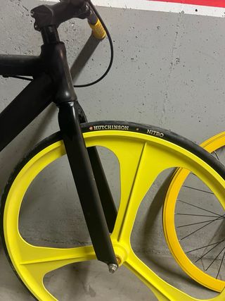 Bicicleta Fixie Negra y Amarilla
