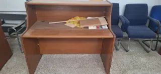 Recibidor de madera marrón