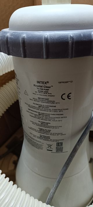 Piscina Intex hinchable con depuradora.