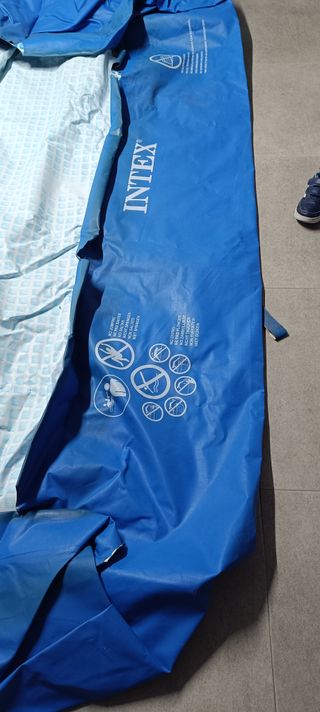 Piscina Intex hinchable con depuradora.