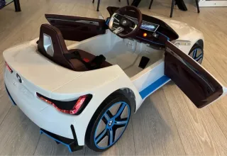 Coche infantil BMW i4