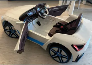 Coche infantil BMW i4