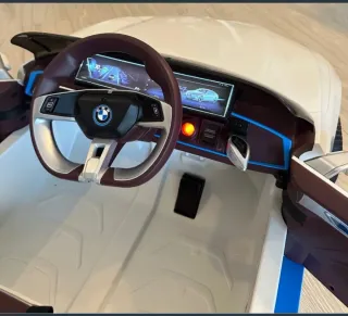 Coche infantil BMW i4