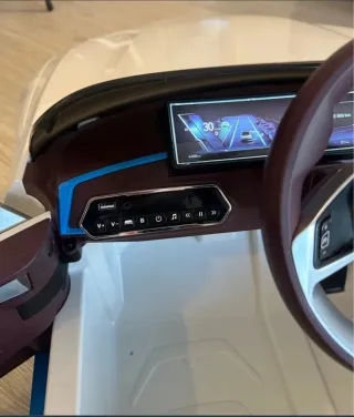 Coche infantil BMW i4