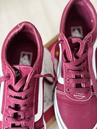 Zapatillas Vans Talla 36.5 color burdeos