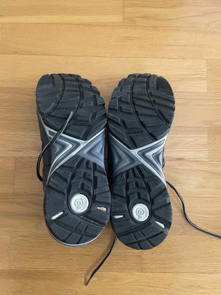 Zapatillas trekking Quechua grises y negras