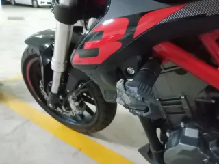 Benelli BN 302S Naked Negra/Roja