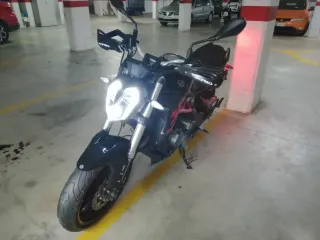 Benelli BN 302S Naked Negra/Roja