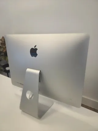 iMac 4K 2019 con accesorios
