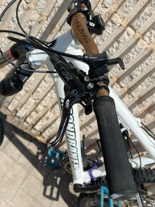 Bicicleta Enduro Mondraker Blanca
