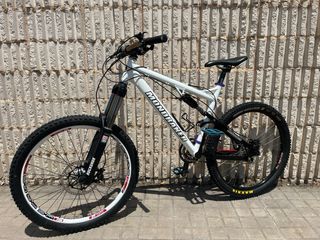 Bicicleta Enduro Mondraker Blanca