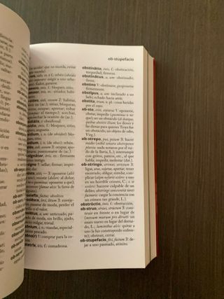 Diccionario Esencial Latino. Latino-Español/ Es...