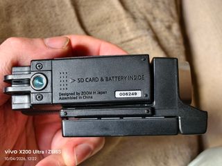 Zoom Q4 (Handy Video Recorder)