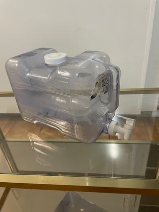 Dispensador de agua con grifo