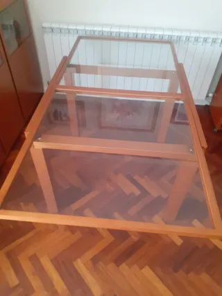 Mesa en madera Cerezo y Cristal, extensible.