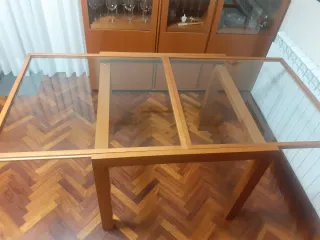 Mesa en madera Cerezo y Cristal, extensible.